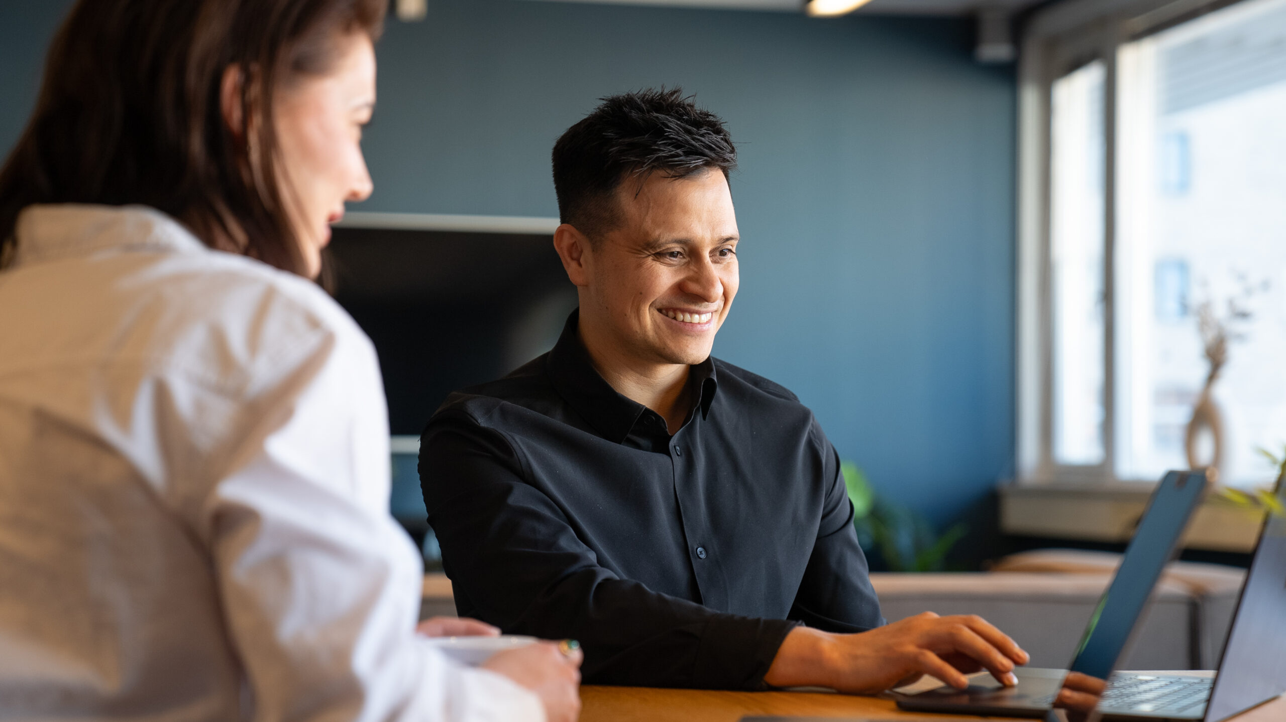 Lead SEO/GEO‑rådgiver analyserer søkedata, CWV og AI‑svar i Looker Studio - Mediabooster Norge